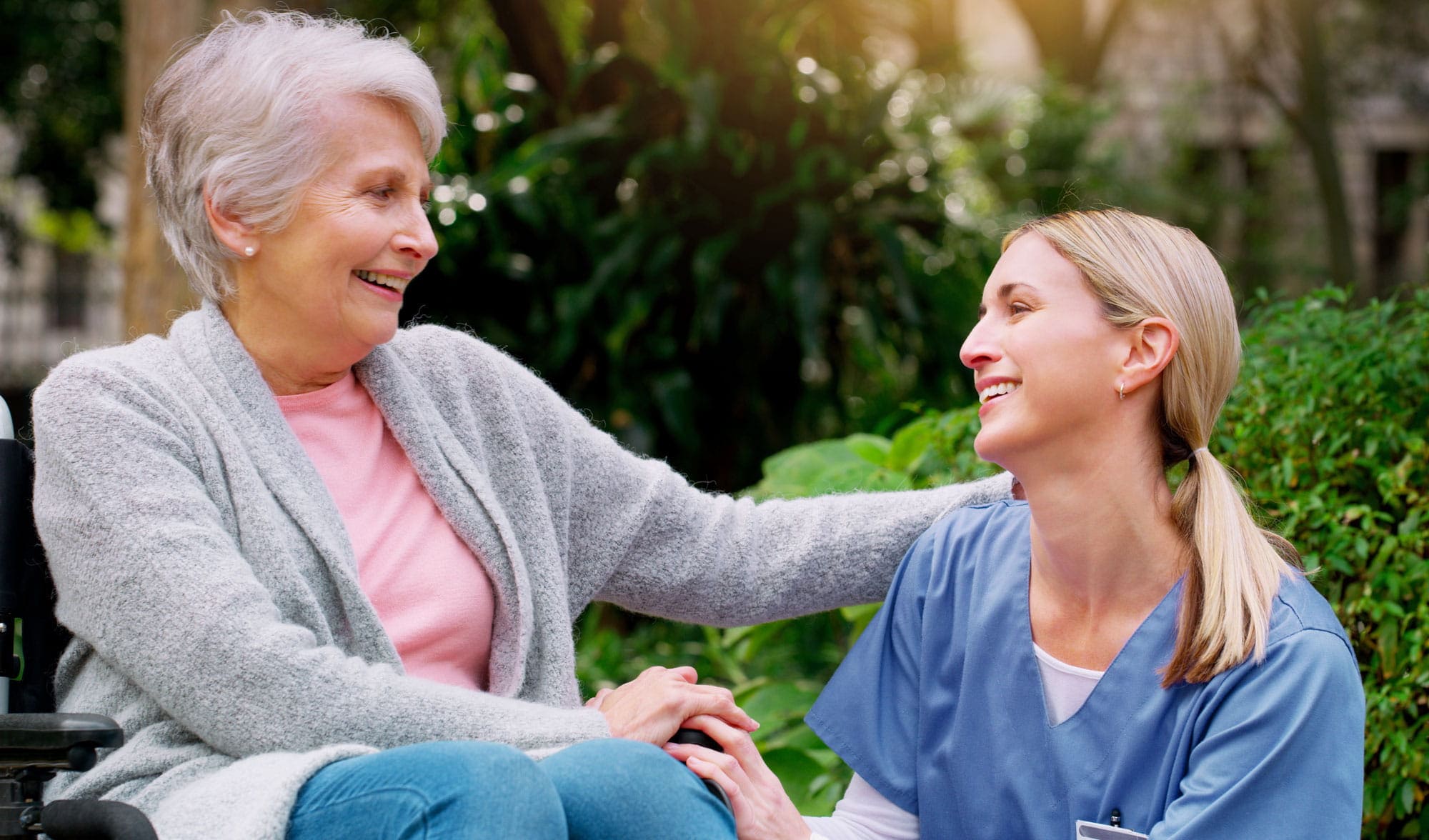 Vertrauensvolle Pflege durch erfahrene Pflegekraft in Zürich